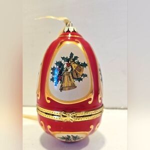 Mr. Christmas porcelain Musical Egg Ornament plays "Joy to the World"